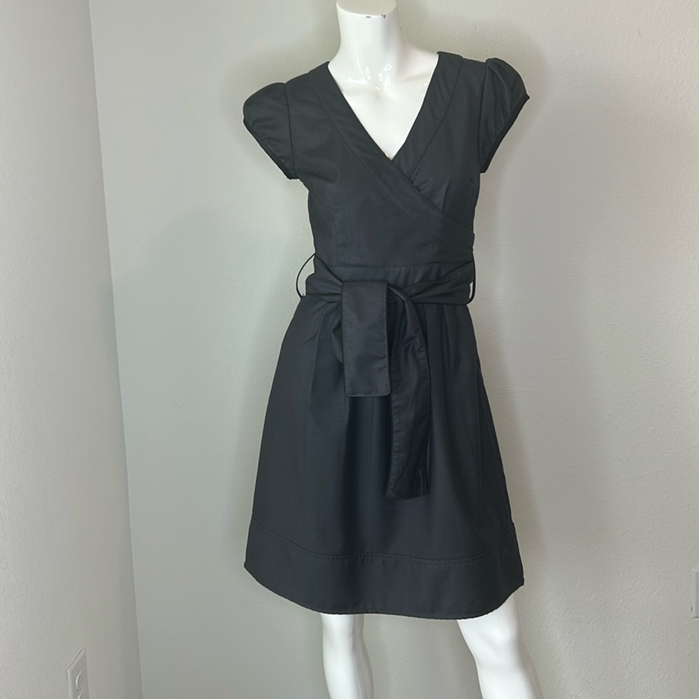 Emmelee women’s sleeveless pleated gray dress with black trim Size S